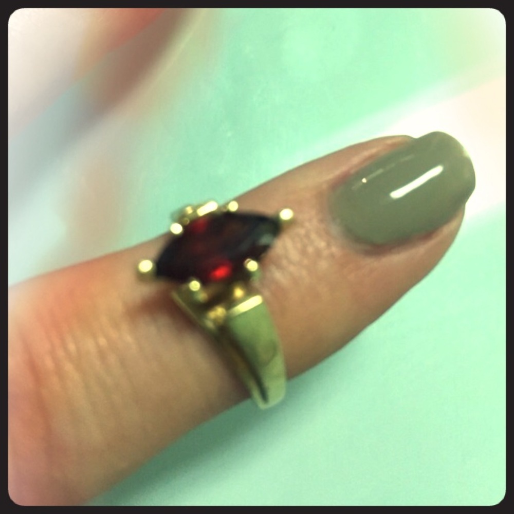 Vintage 14kt  gold ring large marquis cut  garnet
